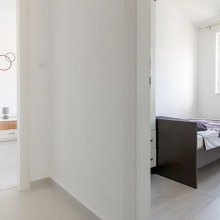 Apartment Mlikota *